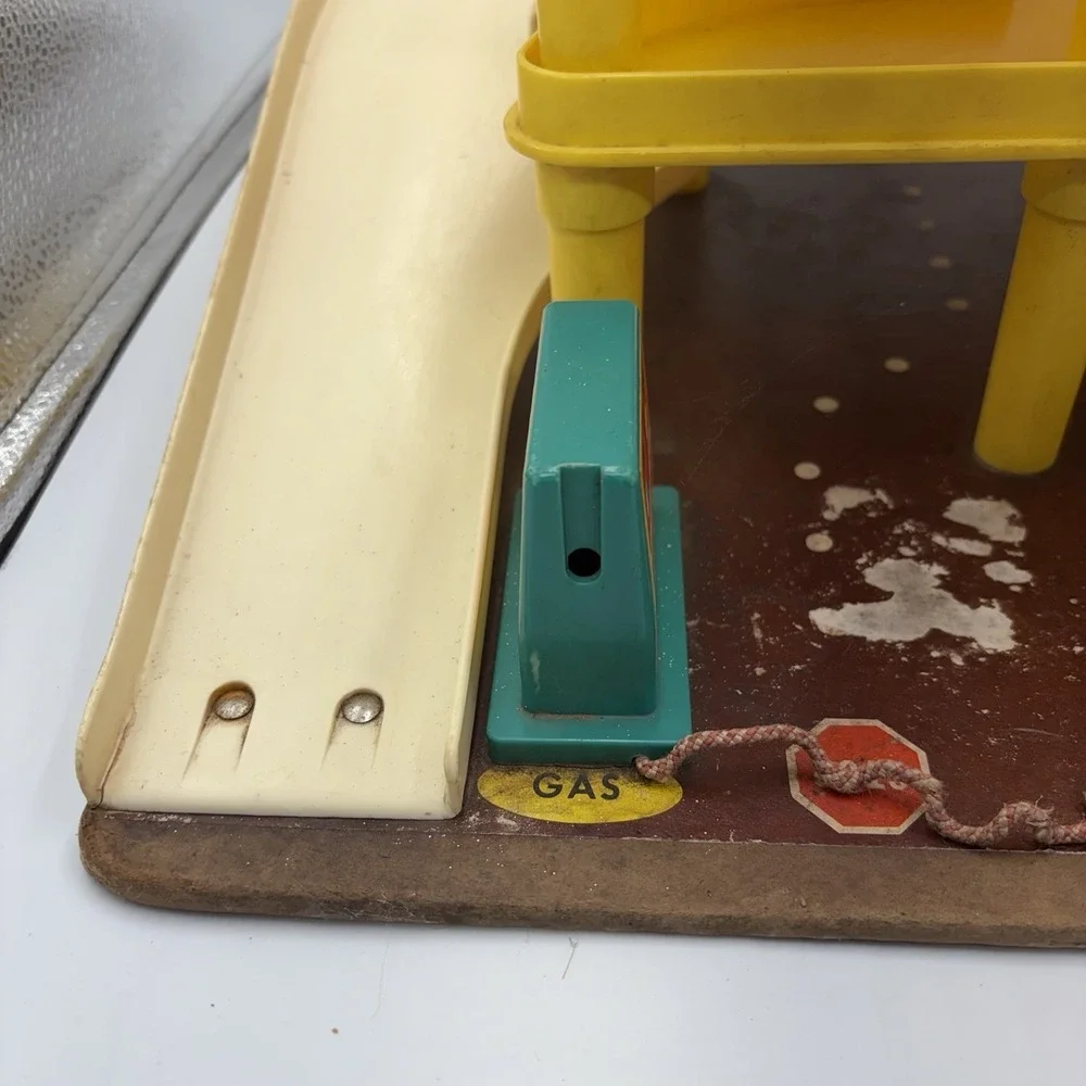 Fisher-Price elevator works